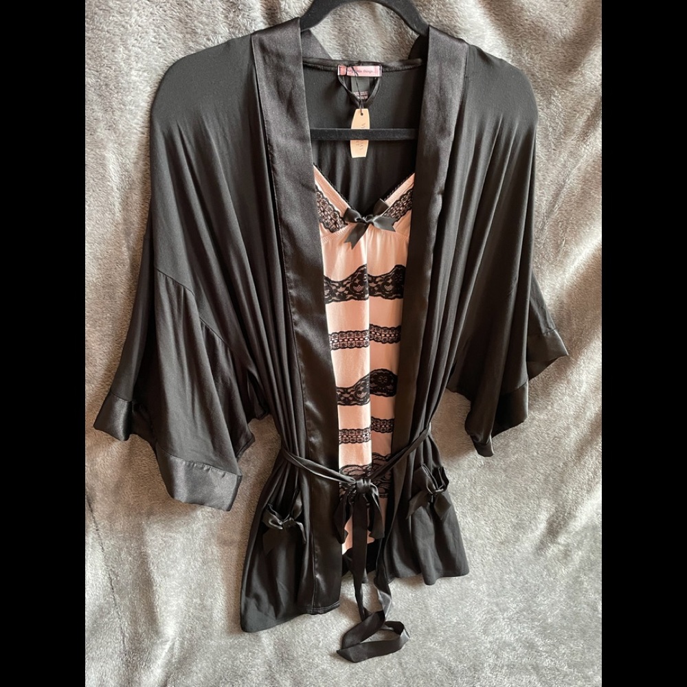 NWT - S/P Victoria’s Secret Black Robe and Pink Slip Set - GORGEOUS!